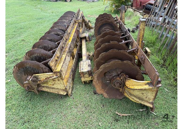 caption TOWNER ARMSTRONG HEAVY DUTY OFFSET DISC PLOUGH