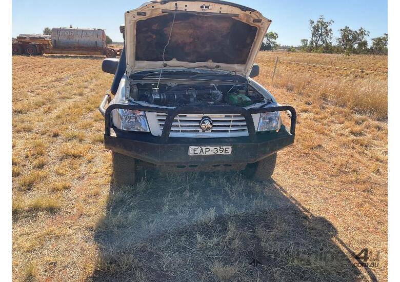 caption RODEO DUAL CAB UTE