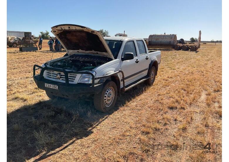 caption RODEO DUAL CAB UTE