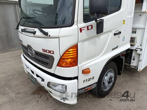 caption 2013 Hino FD 500 4X2 Service Truck