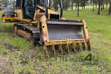 2004 CAT D3G XL 4675 Hrs Stock No. 136 2004 CAT D3G XL 4675 Hrs Stock No. 136