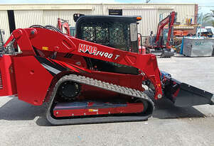 1490T - Huge 4500kg Tracked Loader with 1490kg lifting capacity