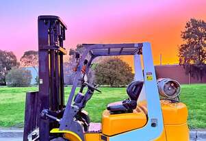 TCM 2.5T 6M LIFT SIDE SHIFT LPG FORKLIFT