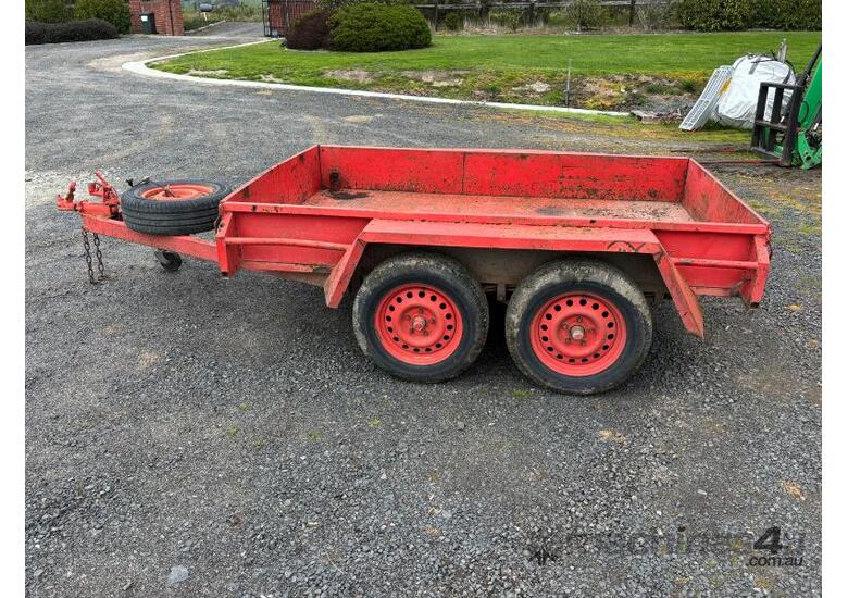 caption Tandem Trailer