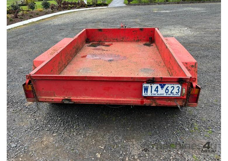 caption Tandem Trailer