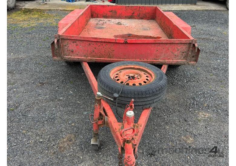 caption Tandem Trailer