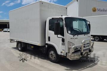 Isuzu   NPR200