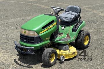 2009 JOHN DEERE LA105 RIDE ON LAWN MOWER