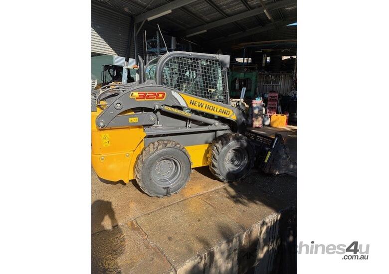 2022 NEW HOLLAND L320 SKID STEER NEAR NEW