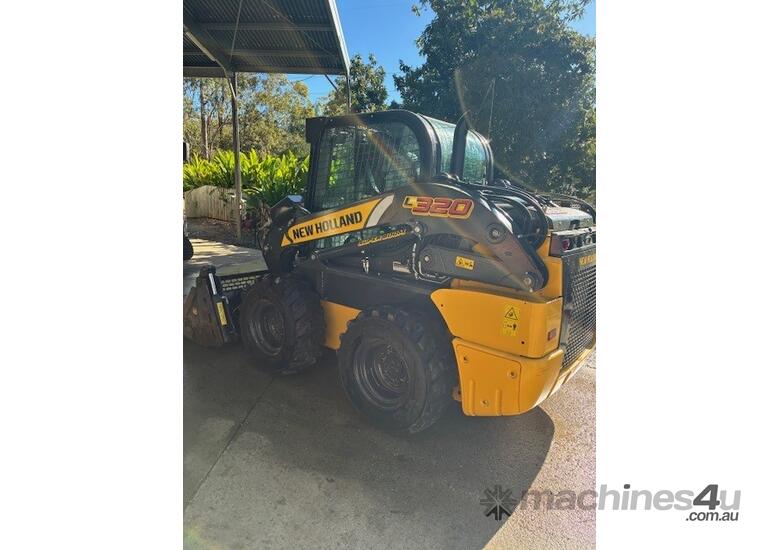 2022 NEW HOLLAND L320 SKID STEER NEAR NEW