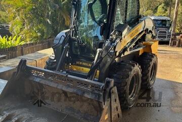 2022 NEW HOLLAND L320 SKID STEER NEAR NEW