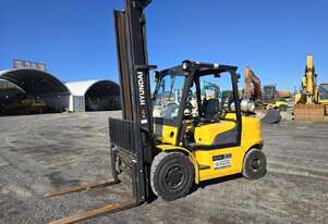 Hyundai 2015   40L-7A 3750 KG