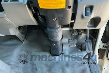 Hino 2014   300 series Pantech