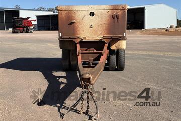 1984 WHITE BOGIE AXLE PIG TRAILER