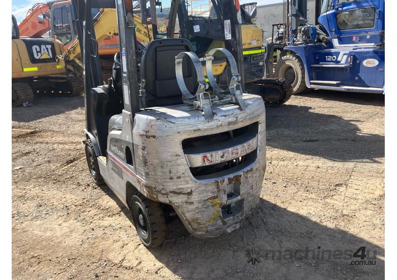 Nissan P1F1A18DU Forklift