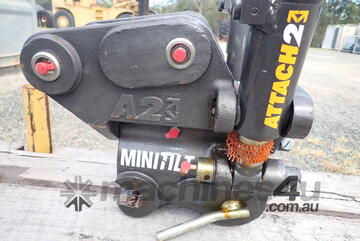 Mini excavator tilting quick hitch