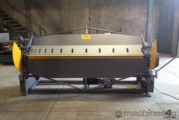 Hydraulic Panbrake Folder 2470mm x 4mm Australian Made With 12 Month Warranty Hydraulic Panbrake Folder 2470mm x 4mm Australian Made With 12 Month Warranty