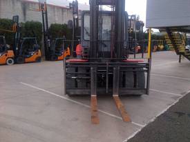 10 ton TOYOTA FORKLIFT WITH THE LOT  - picture2' - Click to enlarge