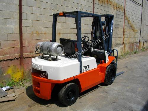 caption Nissan 3.0 Tonne forklift