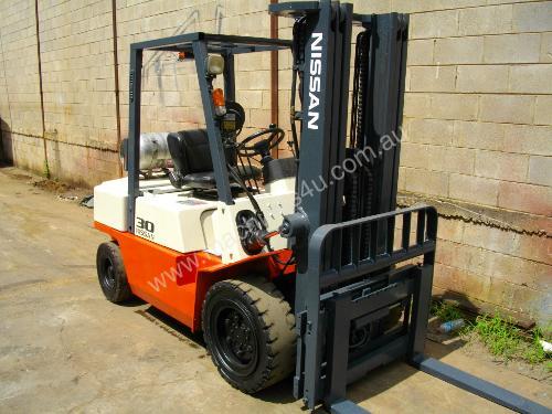 caption Nissan 3.0 Tonne forklift