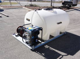 Firefighter/ skid mounted water tank - picture1' - Click to enlarge