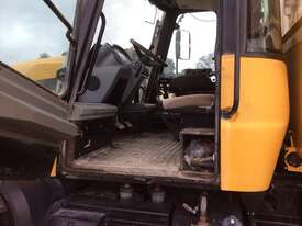 JCB FASTRAC 3185 FWA/4WD Tractor - picture2' - Click to enlarge