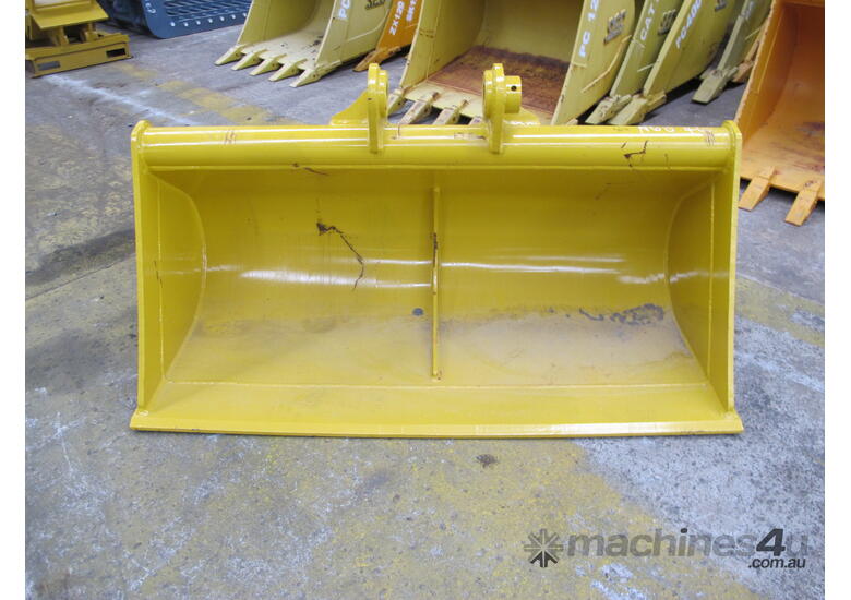 SEC 12 Ton Mud Bucket for Komatsu PC120 - Includes Pin, 1750mm Width