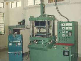 Transfer Molding Machine - picture0' - Click to enlarge