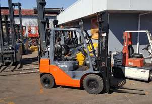 ACTIVE FORKLIFTS - TOYOTA 8FG25 LOW HOURS FRESH PAINT 4000MM LIFT