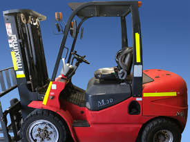 Maximal 2 tonne Forklift - picture0' - Click to enlarge
