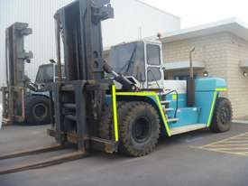 32 Tonne Forklift - picture0' - Click to enlarge
