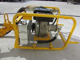 RAILWAY TRACK-PACK WITH SPIKE PULLER - picture2' - Click to enlarge