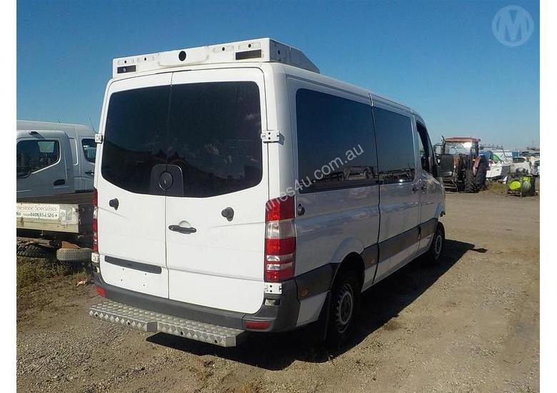 caption Mercedes-Benz Sprinter