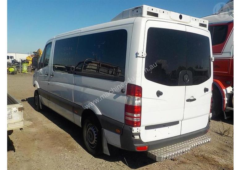 caption Mercedes-Benz Sprinter
