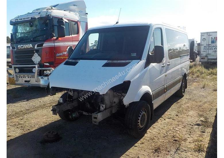 caption Mercedes-Benz Sprinter