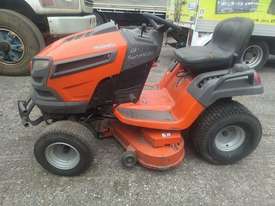 Used husqvarna Husqvarna YTH2242TDRF Ride On Mowers in Listed on Machines4u