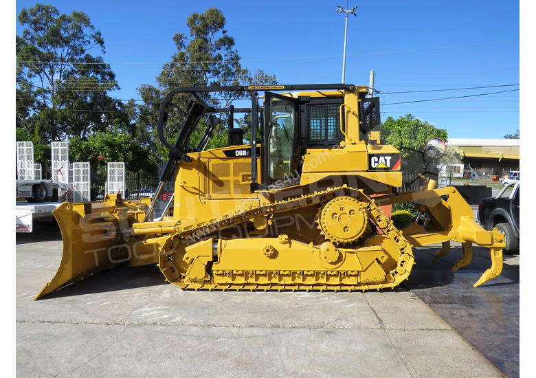 caption CATERPILLAR D6R XL Bulldozer VPAT blade DOZCATRT