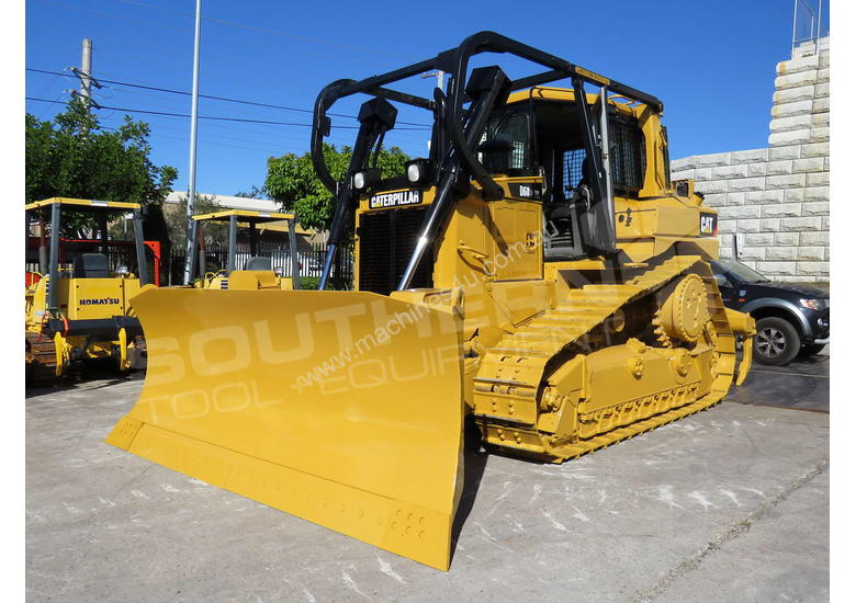 caption CATERPILLAR D6R XL Bulldozer VPAT blade DOZCATRT