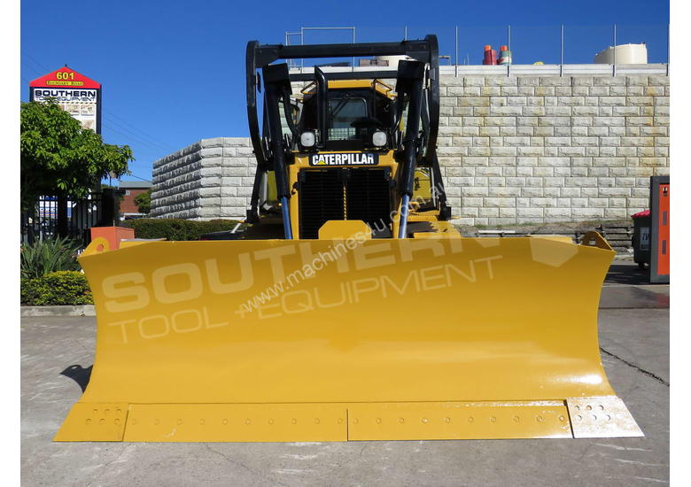 caption CATERPILLAR D6R XL Bulldozer VPAT blade DOZCATRT