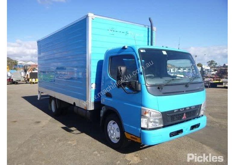 caption 2007 Mitsubishi Canter