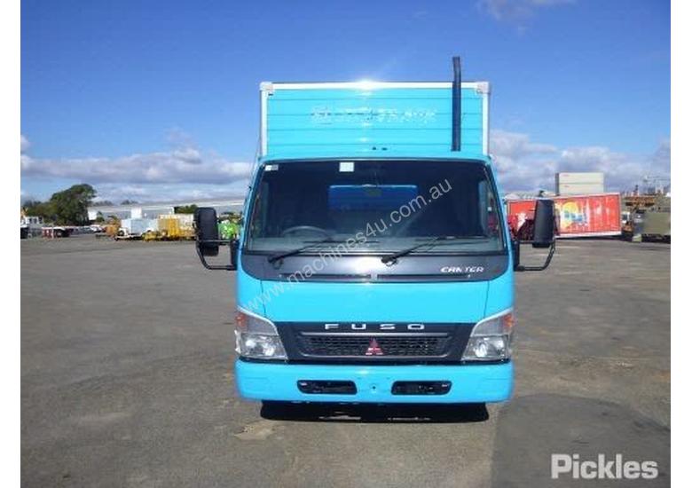 caption 2007 Mitsubishi Canter