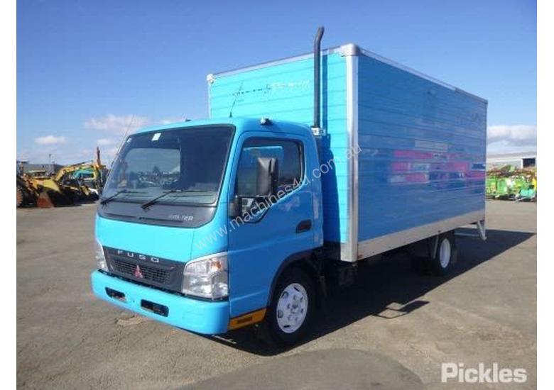 caption 2007 Mitsubishi Canter