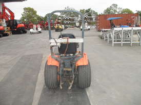 Kubota B7100 Tractor  - picture0' - Click to enlarge