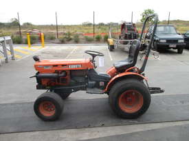 Kubota B7100 Tractor  - picture1' - Click to enlarge