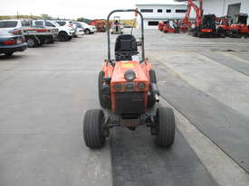 Kubota B7100 Tractor  - picture2' - Click to enlarge
