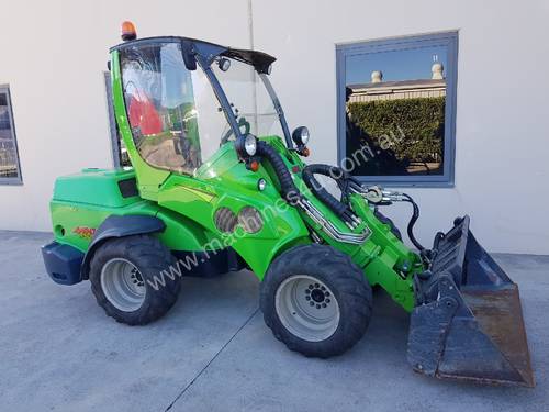 Used Avant 750 Articulated Loader with 4-in-1 bucket