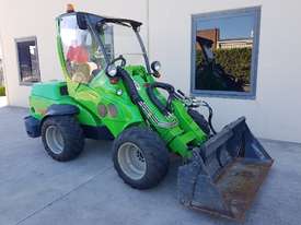 Used Avant 750 Articulated Loader with 4-in-1 bucket - picture0' - Click to enlarge