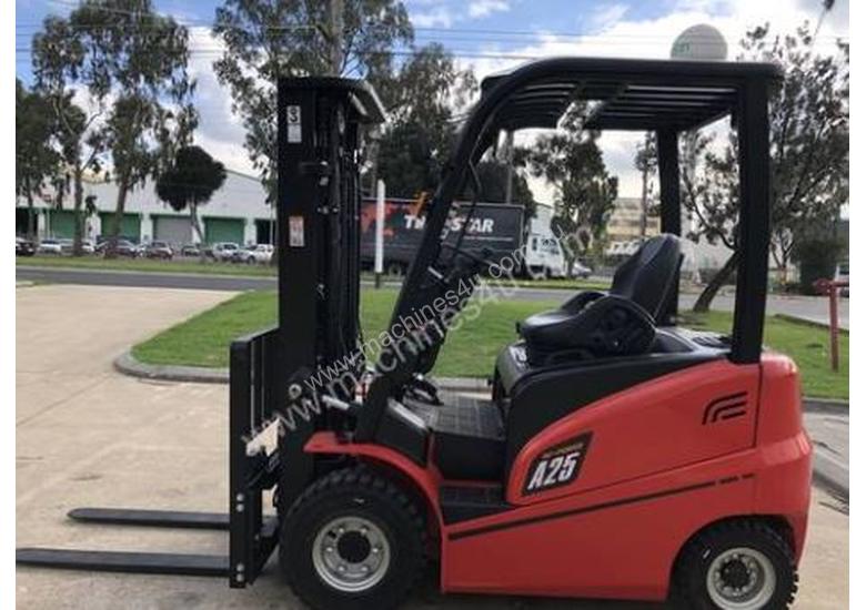caption XF Series Duel Fuel 2.5 TON HANGCHA FORKLIFT