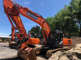 Excavators for sale - picture0' - Click to enlarge