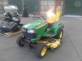 John Deere X748 - picture1' - Click to enlarge